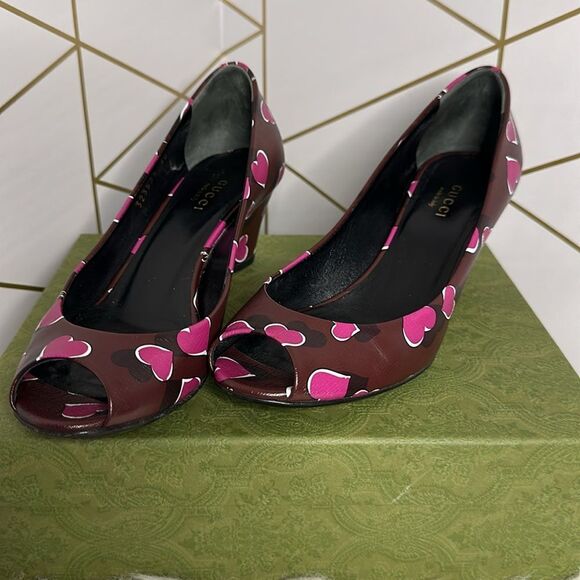 💯Authentic Gucci Heart Print Wedge Heels with Open Toes🍀 - Picture 3 of 16